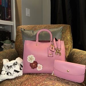 COACH 1941 PRIMROSE  DEEP PINK LEATHER ROGUE 30 CUSTOM TEA ROSES & WALLET